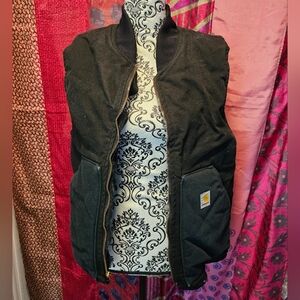 Carhartt vest in black. I believe it's a men's small
